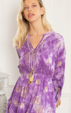 Mittellanges Kleid mit vergoldetem Aufdruck und Spitzendetails