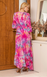 Langes Kleid im Batik-Stil mit vorderer Knopfleiste